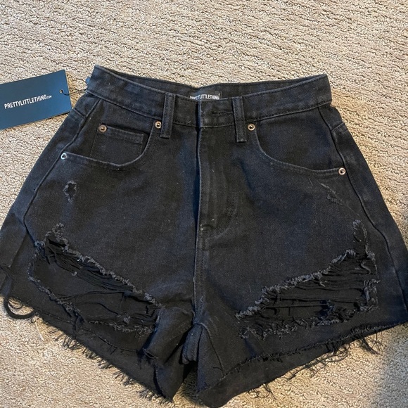 PrettyLittleThing Pants - Distressed denim mom jean shorts